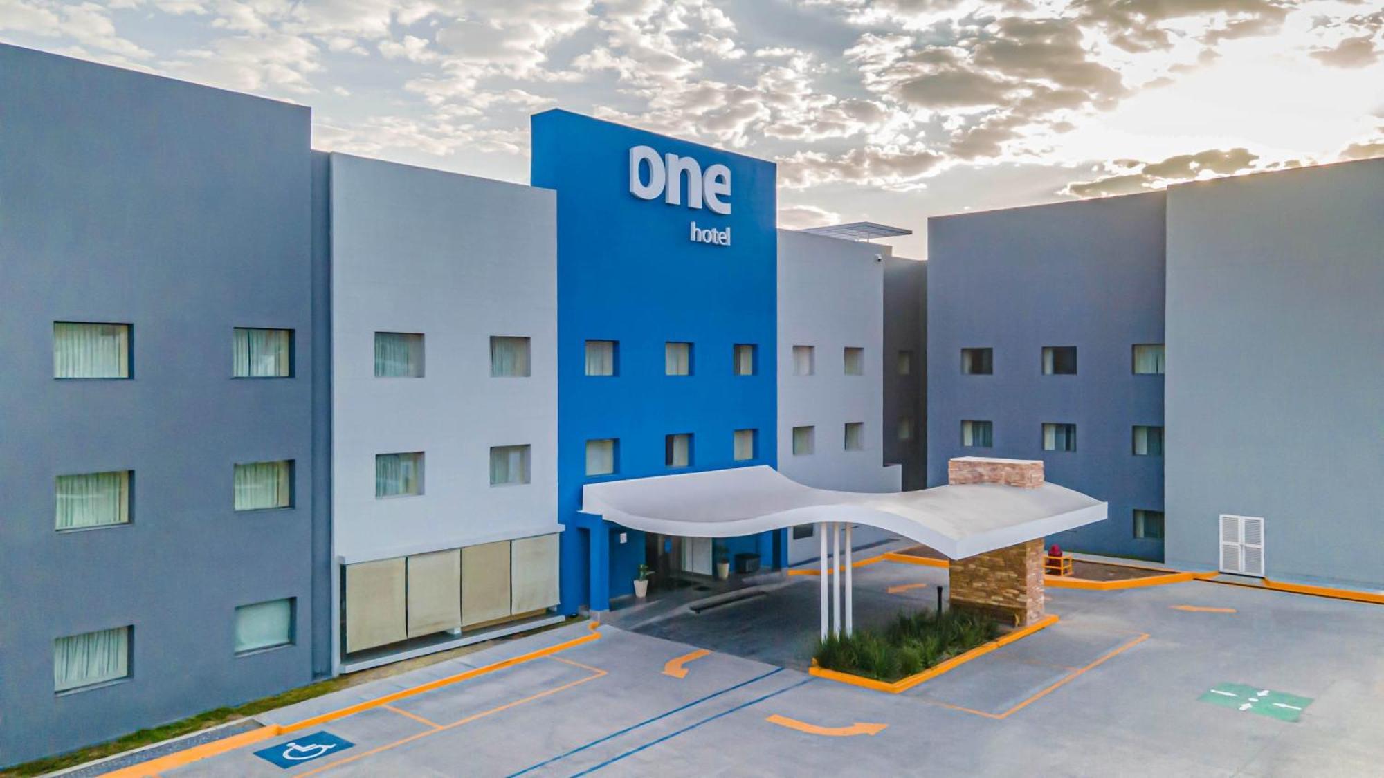 One Saltillo Aeropuerto Екстериор снимка